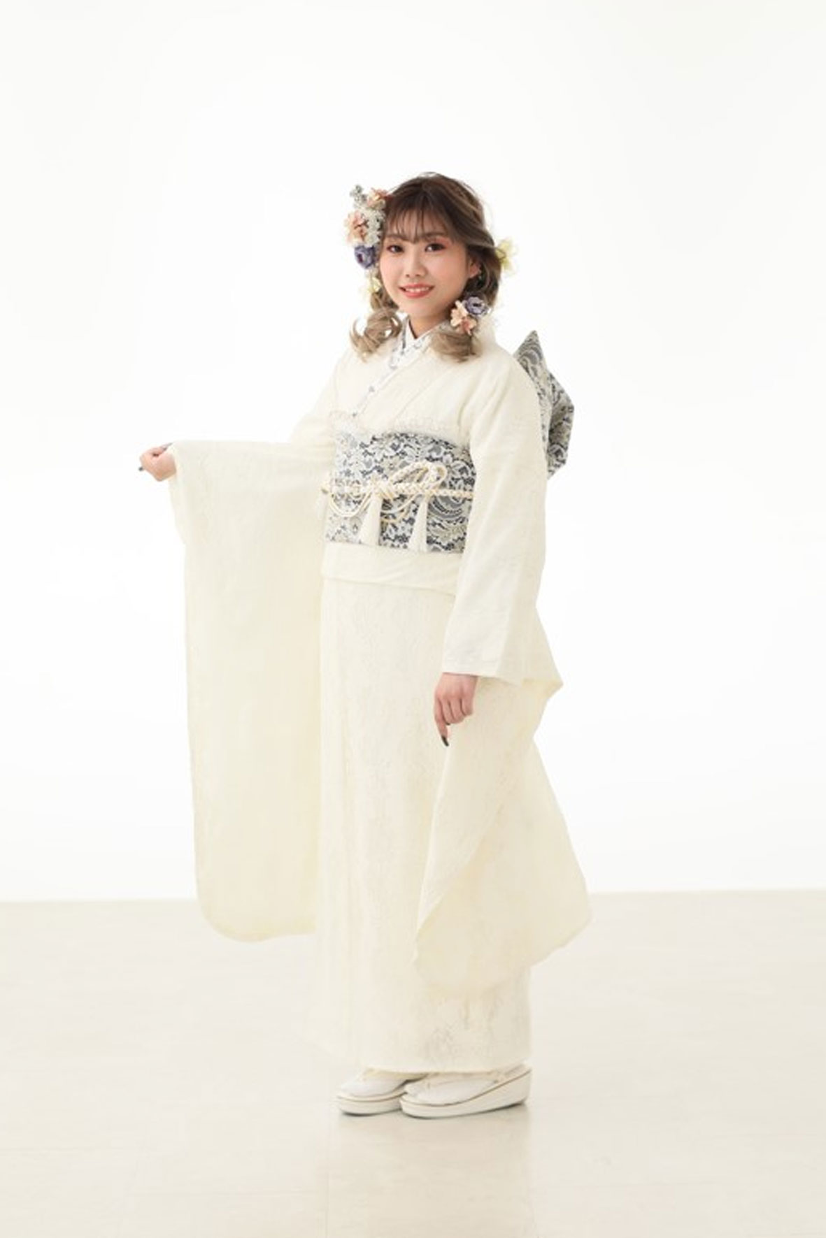 振袖を着た女性の画像